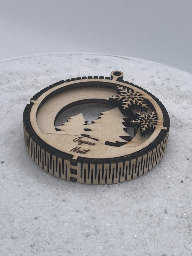 Boule de Noël en bois motif Sapin