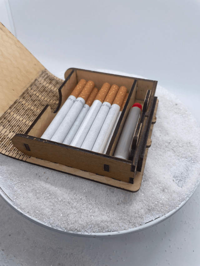 Boîte à Cigarettes + briquet avec fermeture.