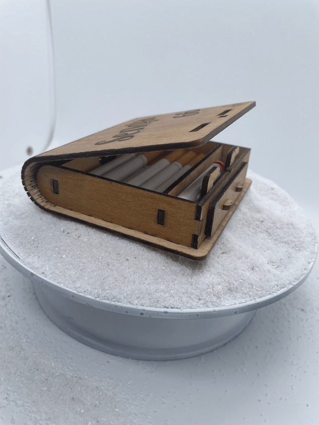 Boîte à Cigarettes + briquet avec fermeture.