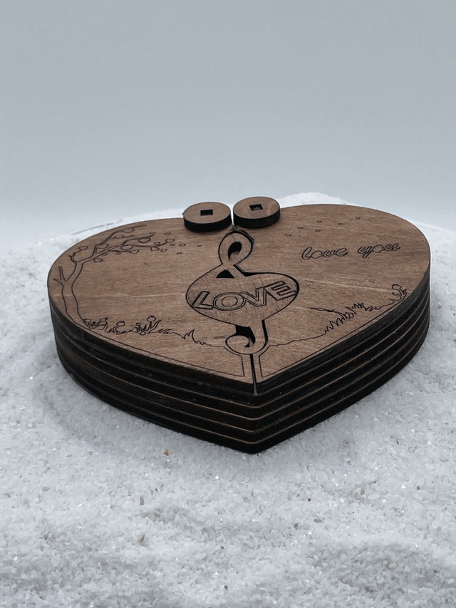 Boîte à Alliances en bois et cuir coeur et ouverture éventail