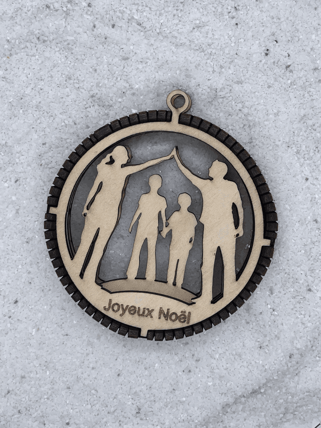 Boule de Noël en bois motif Famille unie.